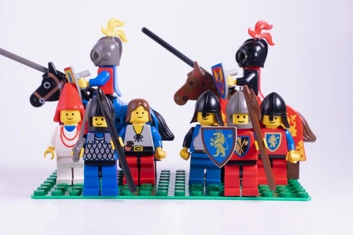 LEGO Vintage Castle Minifigs 6060 Knight's Challenge - GREAT CONDITION!