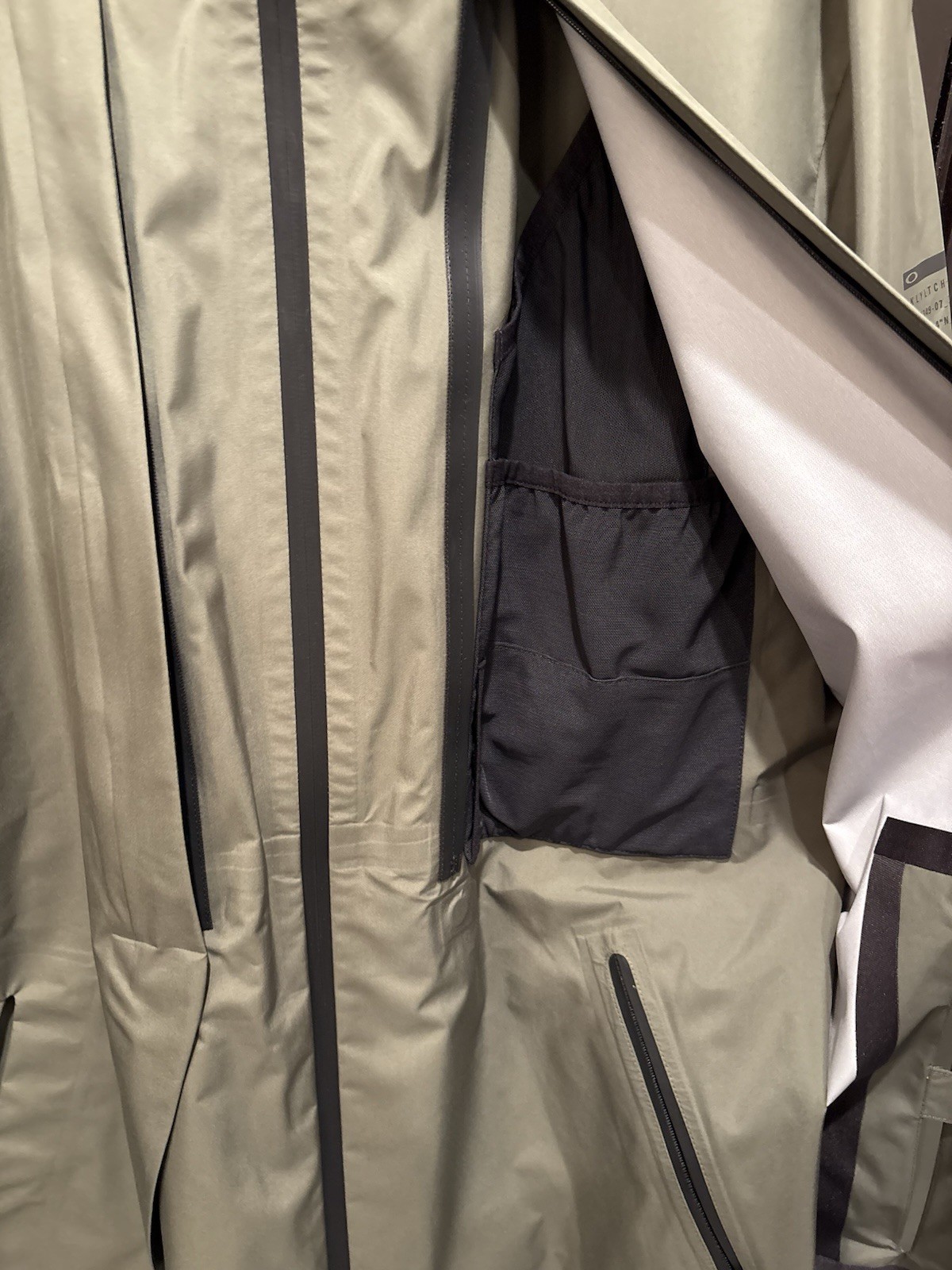 2017 Oakley Waterproof  Jacket Latch Japanese Cap… - image 4