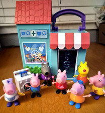 Vtg 2003 Jazwares Peppa Pig Doll Hospital with 7 Figures Peppa w/ Friends