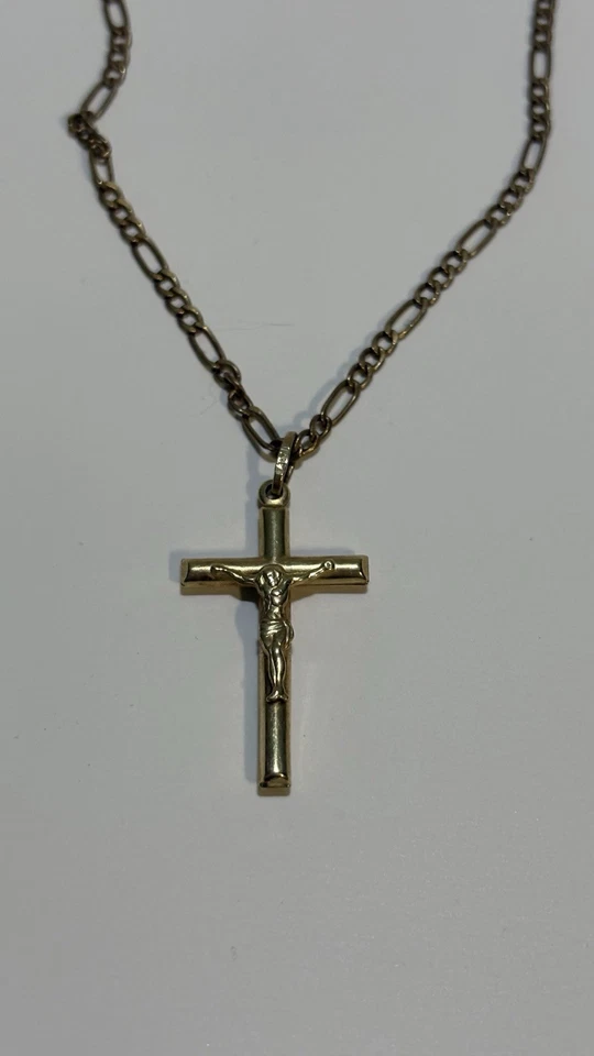 20” 10K Gold Jesus Cross Pendant Necklace – Figaro Chain – 3.25g - 417 Stamp 4mm - Image 2 of 4