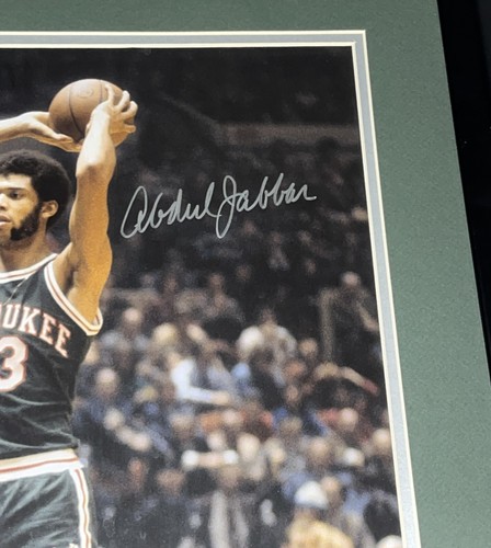 Kareem Abdul Jabbar signed Bucks Framed & Matted 16x20 photo Beckett LOA - Picture 2 of 5