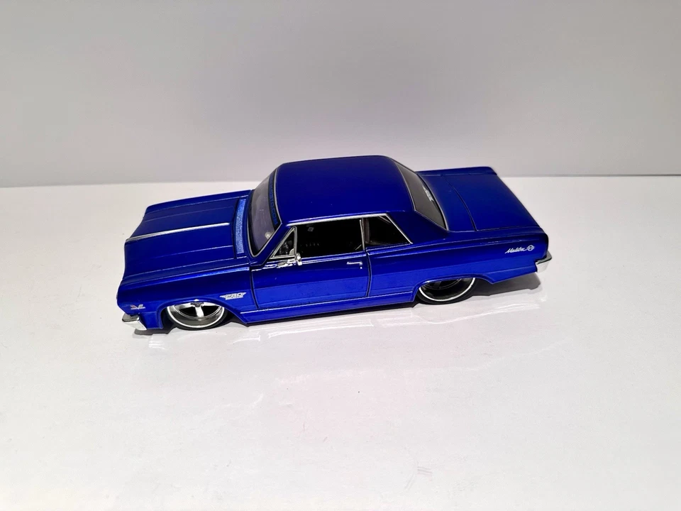 Литая модель автомобиля Maisto Pro Rodz 1965 Chevy Chevelle Malibu SS 1:24 - Изображение 2 из 4