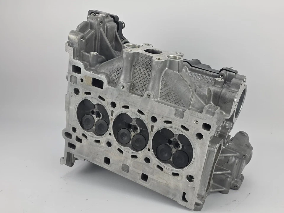 Complete cylinder head Ford 1.0 Ecoboost with camshafts - Image 2 of 4