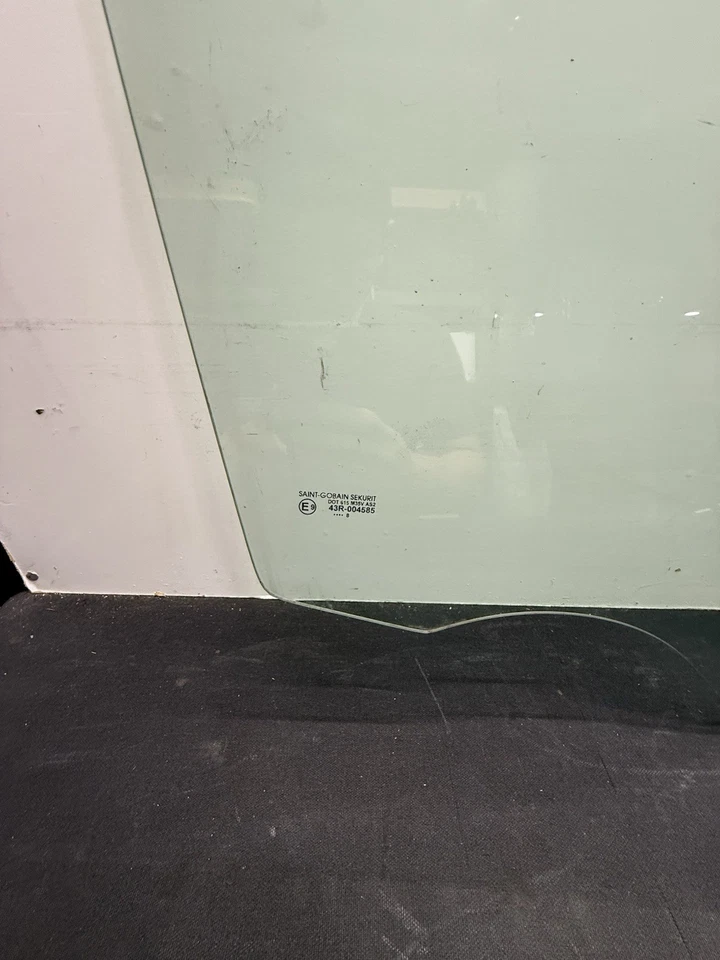 Nissan Versa 2007-2012 hatchback ventana puerta de vidrio lado del pasajero delantero derecho Foto 3 de 4