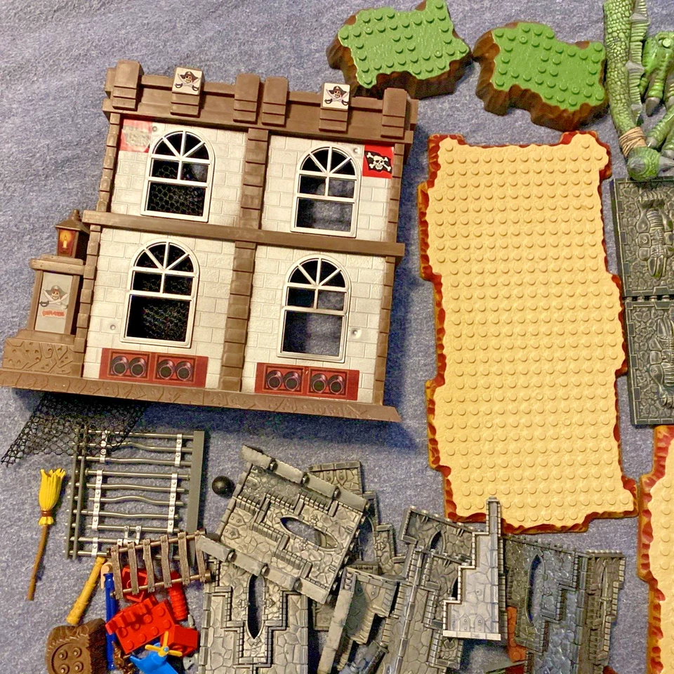 Huge Lot of Mega Bloks Dragons, Different Sets Lot of Stuff - Image 2 of 4