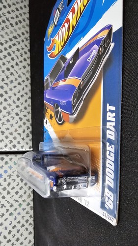 Hot Wheels (1/10) '68 Dodge Dart Muscle Mania Mopar 2012 (Purple/Orange)(81/247) - Picture 3 of 11