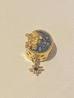 Gold S925 Sterlingsilber Mickey & Minnie auf dem Mond mit blauem Kristall Charm