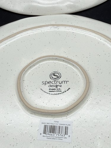 Spectrum Designz Set of 2 Dinner Plates Yellow Flower Sunflower Bees New - Picture 5 of 10