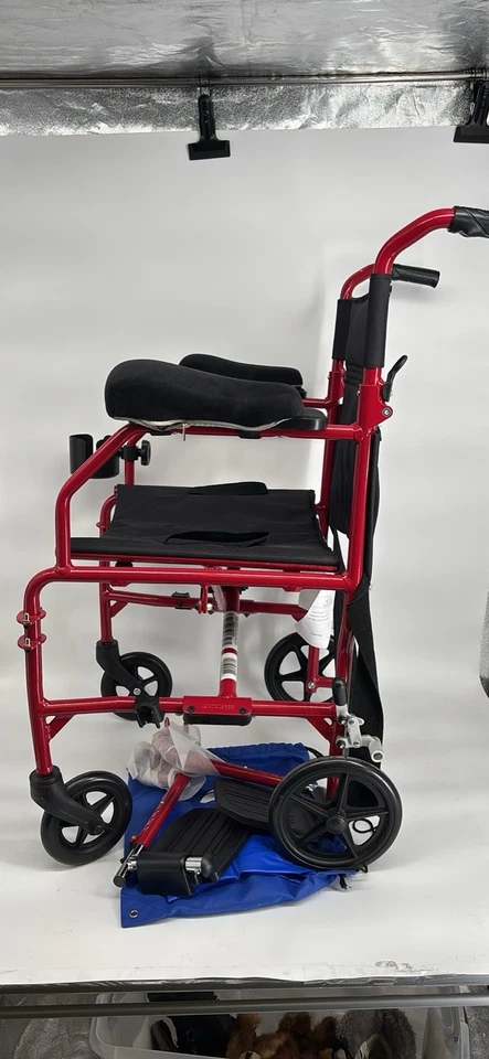 Medline MDS808200F3R 19 pulgadas Silla de ruedas de transporte ultraligera - roja Foto 3 de 4