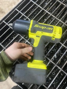 snap on 1/2 impact wrench 18v
