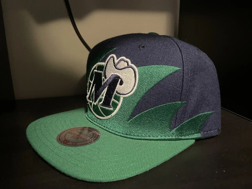 Mitchell & Ness Dallas Mavericks Shark Tooth SnapBack - Изображение 2 из 4