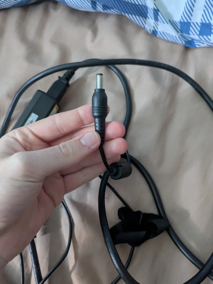 Genuine Toshiba Laptop Charger 19V - 1.58A 30W with Power Lead - Image 2 of 4