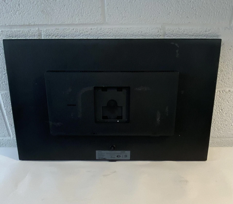 SAMSUNG 32-Inch ViewFinity S7 (S70D) Series 4K UHD (LCD DAMAGED) - Image 3 of 4