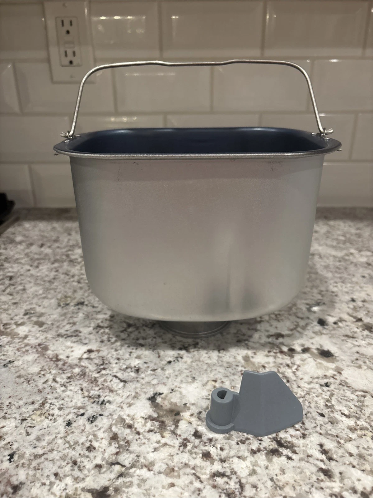 SQUARE BOTTOM Oster Bread Maker BM-1 CKSTBRTW20 MIXING PAN BOWL w/ PADDLE OEM
Opens in a new window