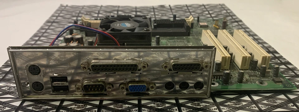 eMachines 113066 COGNAC 2000412 Motherboard + Intel Celeron 700MHZ CPU w/ Cooler - Image 3 of 4