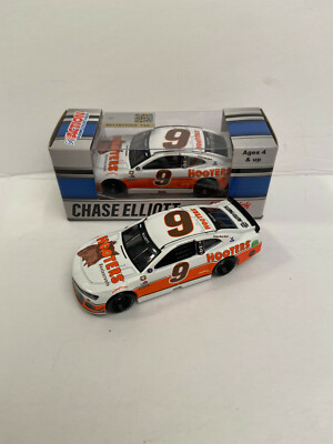 NASCAR 2021 CHASE ELLIOTT #9 DARLINGTON HOOTERS 1/64 CAR