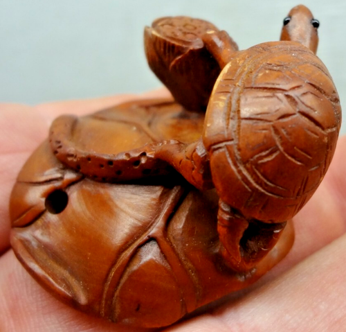 Netsuke Boxwood Figurine FIGURE Carved Signed 'TURTLE WITH PIPE ON LILY PAD' - Picture 5 of 9