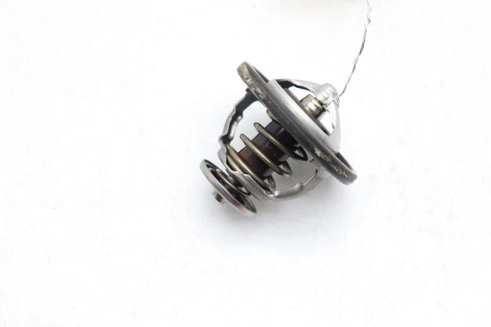 04-09 TOYOTA PRIUS THERMOSTAT E1534 - Image 2 of 4