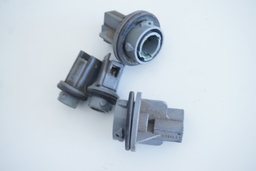 1990 - 1991 Honda Prelude Lower Bumper Lens Connectors OEM - Picture 2 of 3