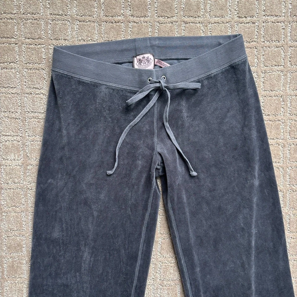 Calça de moletom Juicy Couture vintage veludo feminina S cinza perna alargada puxar EUA Y2K - Imagem 2 de 4
