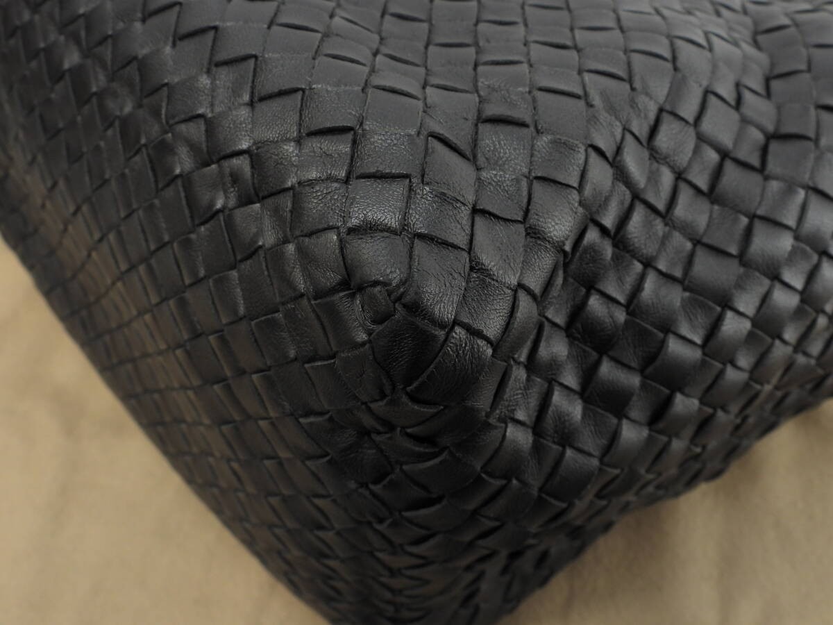 Bottega Veneta Chester Small Intrecciato Leather Black Tote Bag thumbnail 7