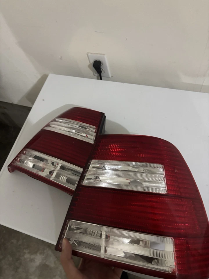 Juego de luces traseras para Volkswagen Jetta 2004-2007 conductor y pasajero, nunca usado Foto 2 de 3