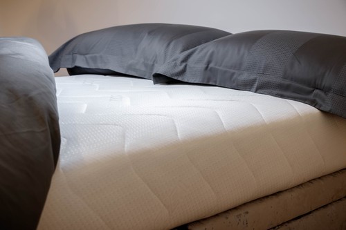 King Size Quilted Mattress Cover/Protector (12")- Fully Zipped Encasement - Picture 8 of 12