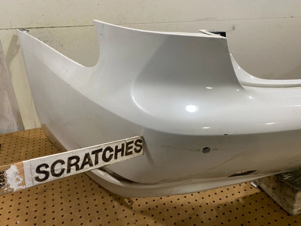 Cubierta de parachoques trasero original original OEM LEXUS LS460 LS600H 52159-50020 Foto 3 de 4