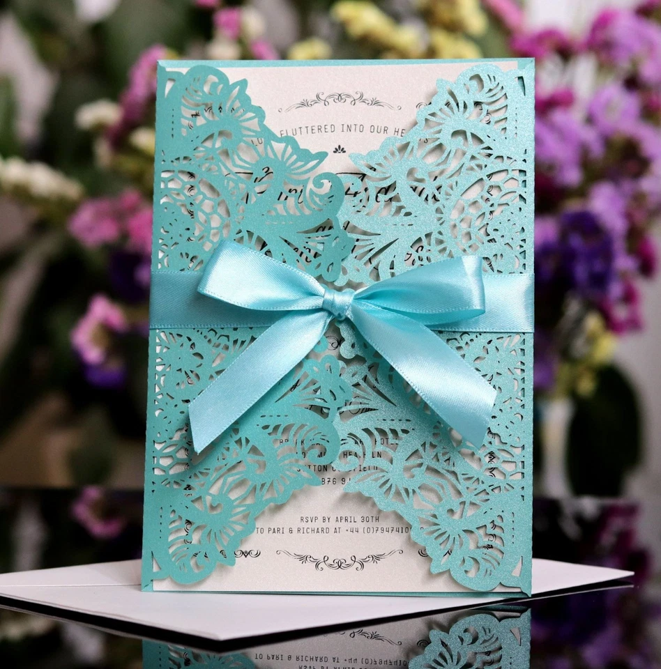 Tarjeta de invitación de boda corte láser perla hueca con cinta de sobres todo en uno Foto 4 de 4