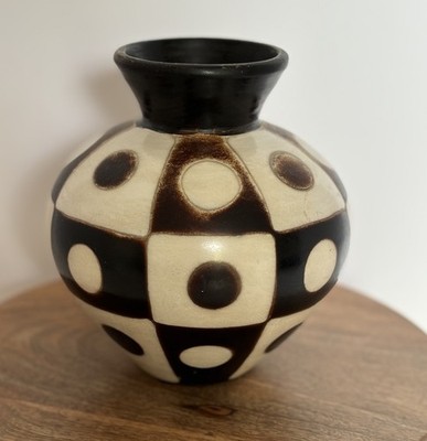 Valeriano Paz Chulucanas Peru Black & White Geometric Design Pottery Vase Signed
