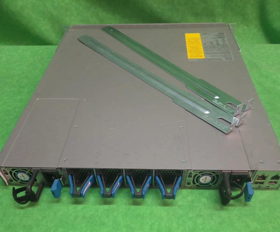 Cisco Nexus N9K-C9332PQ 32 Port QSFP 40G Switch 2x 650W Rack Ears - Image 4 of 4