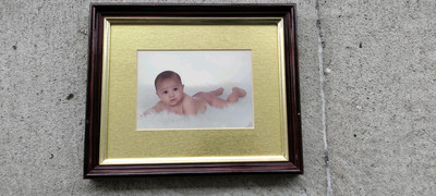 Vintage Mahogany 11.5''x9.5'' Gold Matted Frame w/Olan Mills Laying Baby Pic, PO!