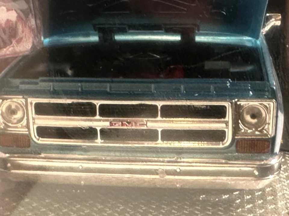 M2 MACHINES 1:24 SCALE, 1976 GMC SIERRA GRANDE 15 CUSTOM, R136 25-10 - Image 3 of 4