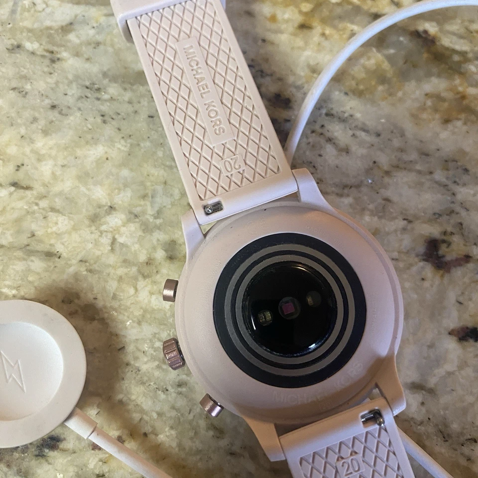 Reloj inteligente Michael Kors Access MKGO ROSA Foto 3 de 4