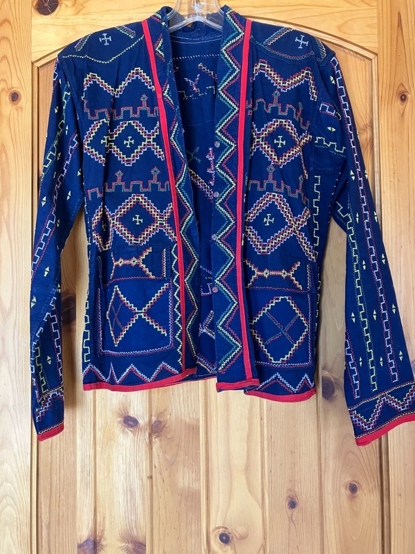 T'Boli colorful small vintage womens navy embroidered shirt in EUC Snap closures