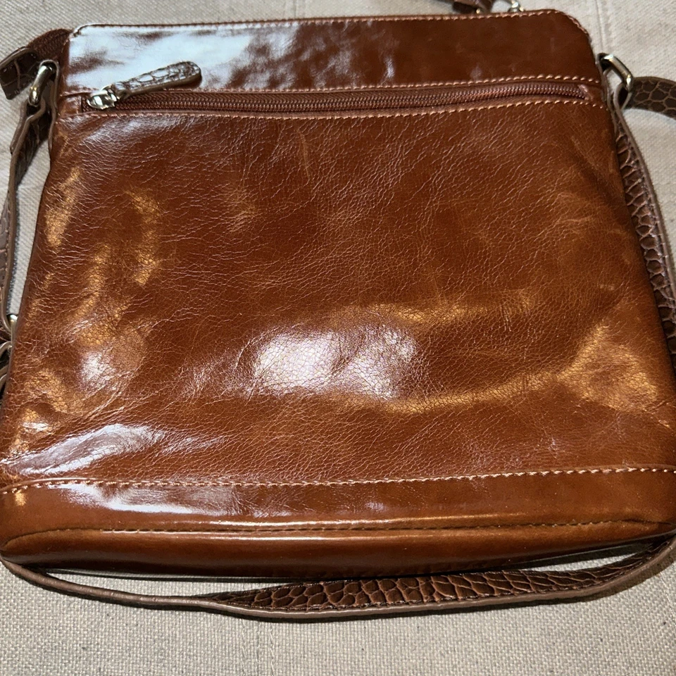 Bandolera para mujer Giani Bernini de cuero esmaltado florentino. ¡Excelente estado!! Foto 4 de 4