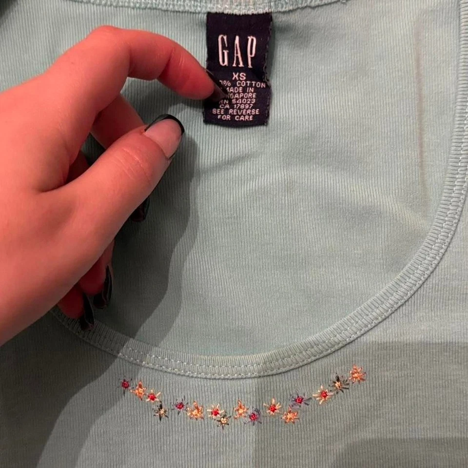 Винтажная детская футболка с вышивкой Y2K Gap слишком размер XS вышивка цветы цветочный узор - Изображение 2 из 2