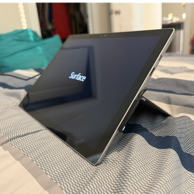 Microsoft Surface Pro 4 256GB Silver 12.3'' Tablet/Laptop Convertible Wi-Fi