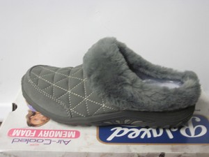 skechers relaxed fit memory foam slippers