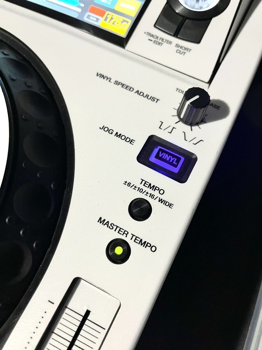 Custom White Pioneer XDJ 1000 Mk2 Pair + Black Flightcases Custom White Pioneer XDJ 1000 Mk2 Pair + Black Flightcases
