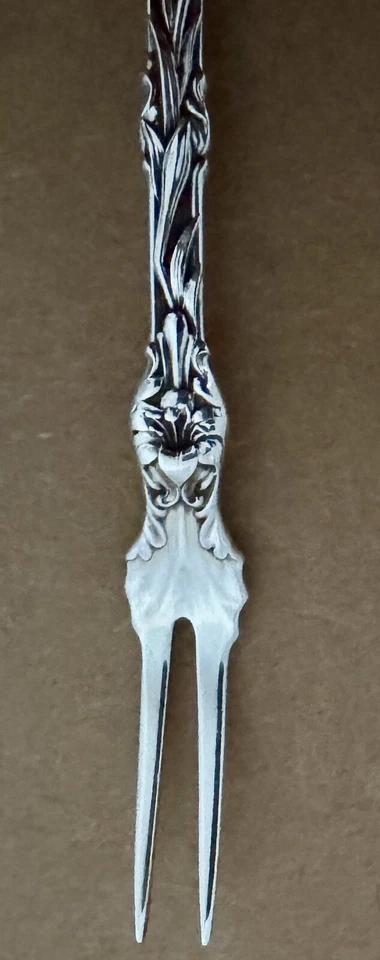 WHITING MFG LILY 5 5/8 英寸纯银稀有 2 TINE LEMON 服务 FORK 旧件 — 第 3/4 张图片