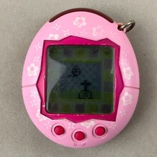 RARE 2004 Bandai Tamagotchi Connection V1 Pink Flowers Digital Virtual Pet Toy
