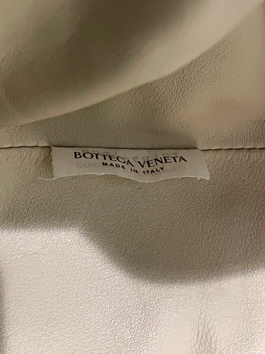 Bolso sin asas 100 % Bottega Veneta The Pouch Teen de cuero blanco nuevo al por menor $3600 - Imagen 7 de 14