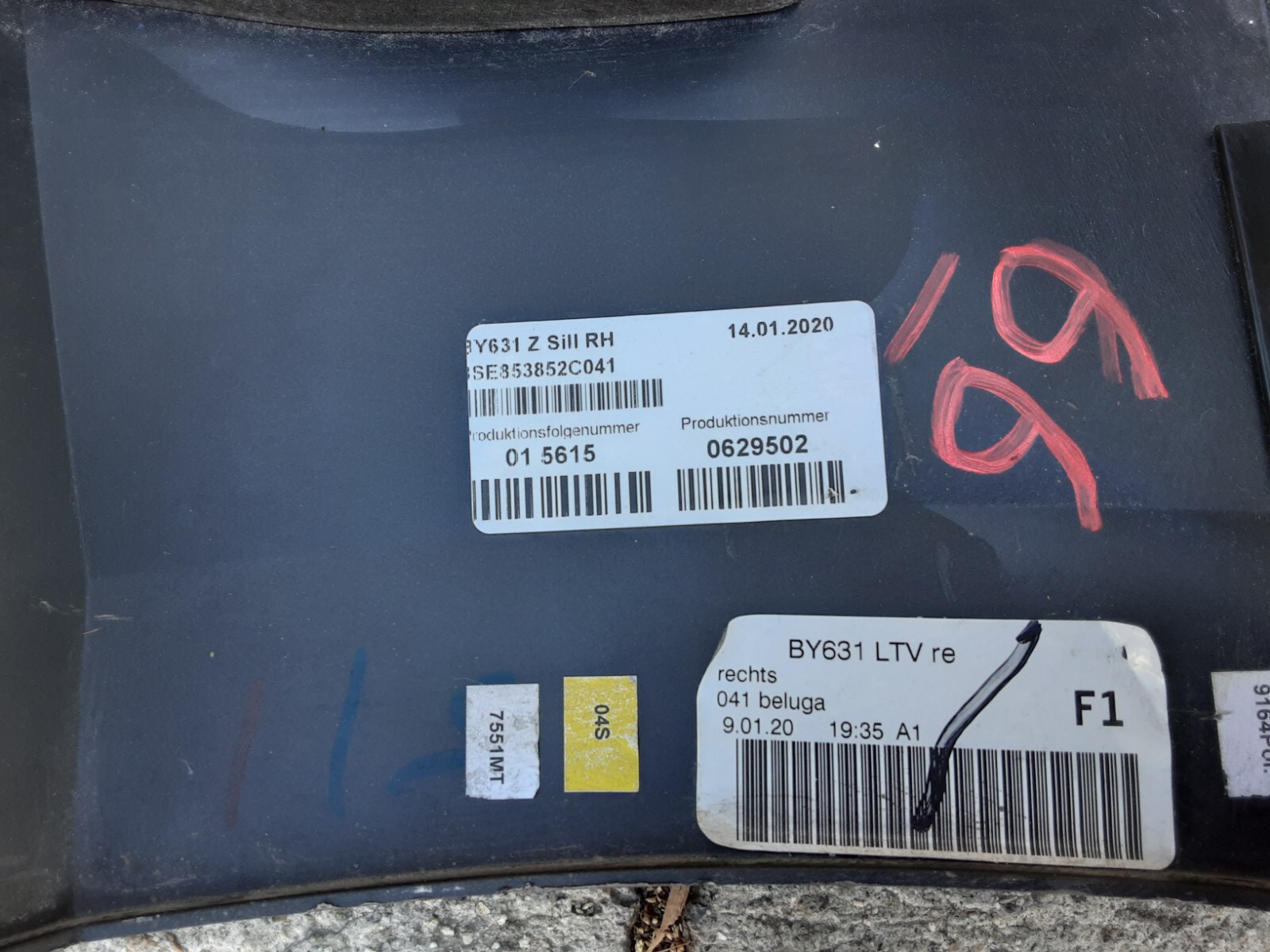 2020-23 BENTLEY FLYING SPUR OEM RIGHT SIDE SKIRT ROCKER MOLDING  OEM (66)