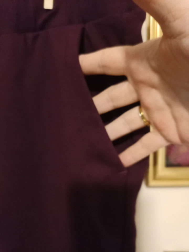 Pantalones Ponte Universal Estándar Moro Bolsillo Firma con Cremalleras en Vino Tinto Talla M Foto 4 de 4