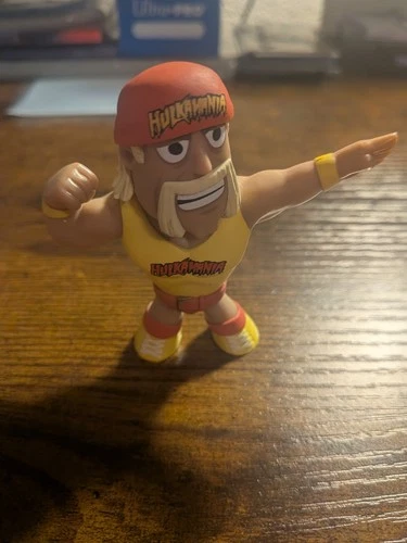 Funko Mystery Minis Hulk Hogan Figure WWE Wrestling Series 1 Hulkamania 2015