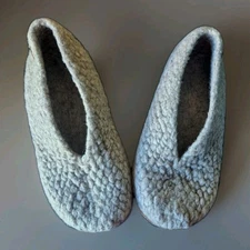 WOOLFIT WOOLIES HANDWOVEN SLIPPERS/BEIGE/LEATHER SOLE/MULTIPLE SIZES/PRE-OWNED