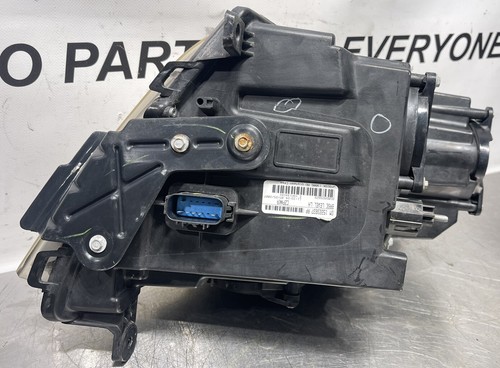 2008-2013 Cadillac CTS Halogen Headlight Left Driver OEM 15223837 - Picture 9 of 16