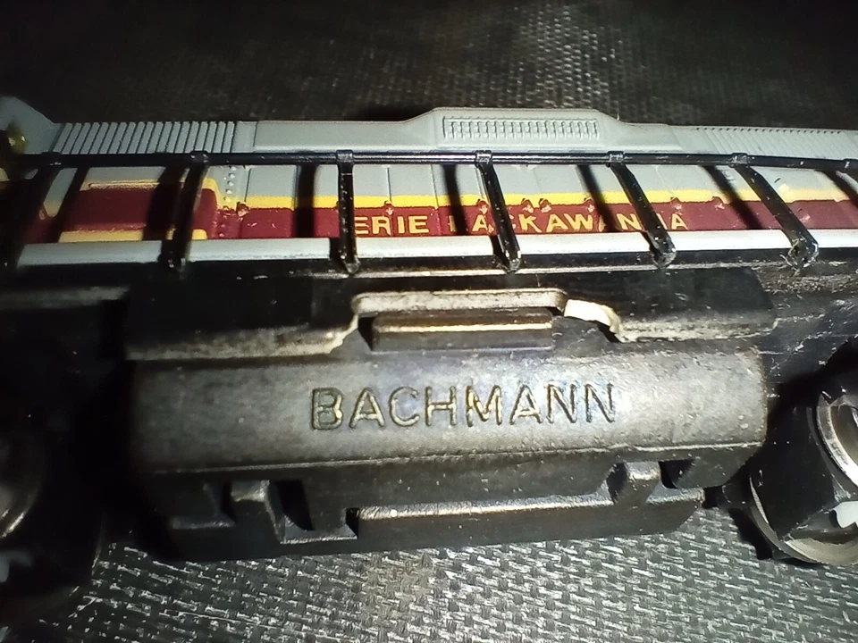 Train N Motrice Diesel BACHMANN - LACKAWANNA GP50-1 maintient 1 rambarde Cassés - Photo 2/4