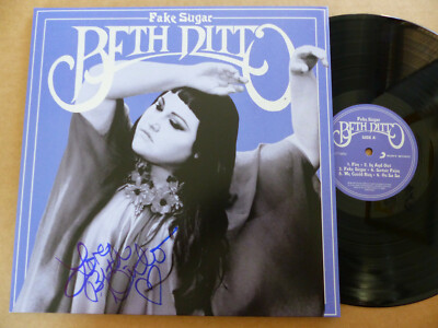 BETH DITTO signed Autogramm signiert auf ''FAKE SUGAR'' Vinyl Schallplatte GOSSIP